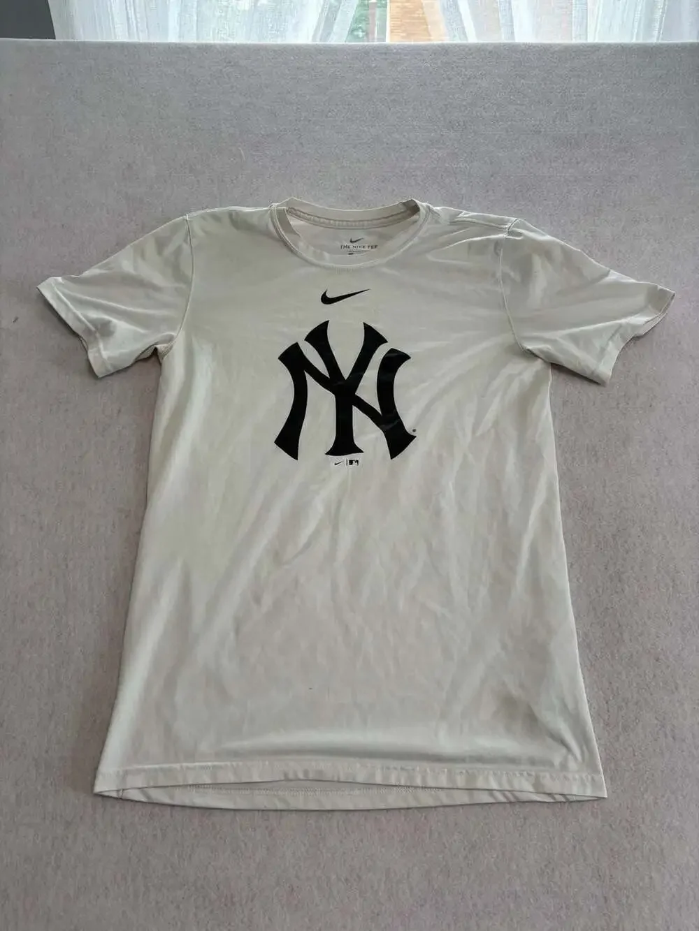 Nike New York Yankees Dri-FIT Legend Logo T-Shirt